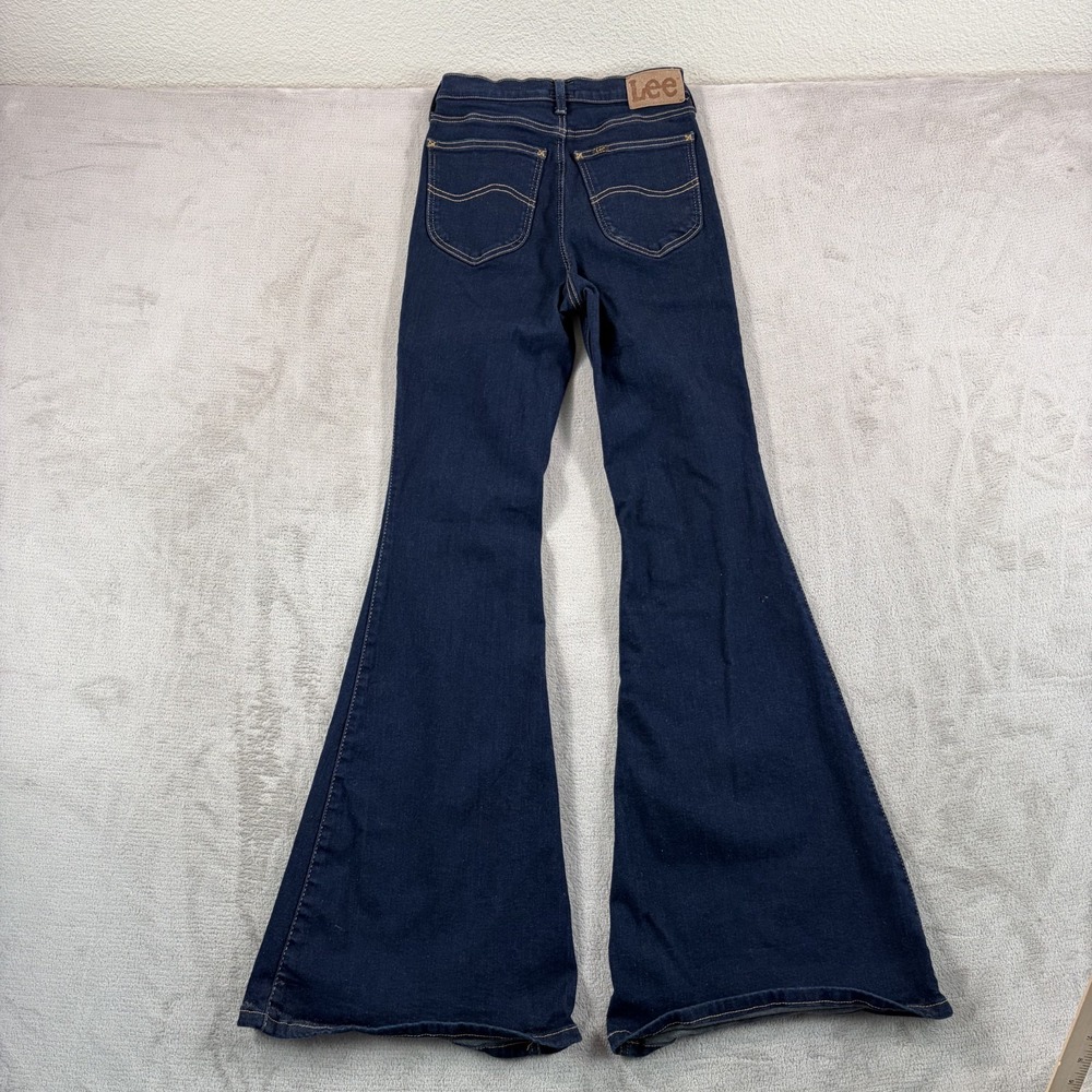 Wrangler ForeverFit Trumpet Flare Jeans Women Small 24x33 Western Medium Wash